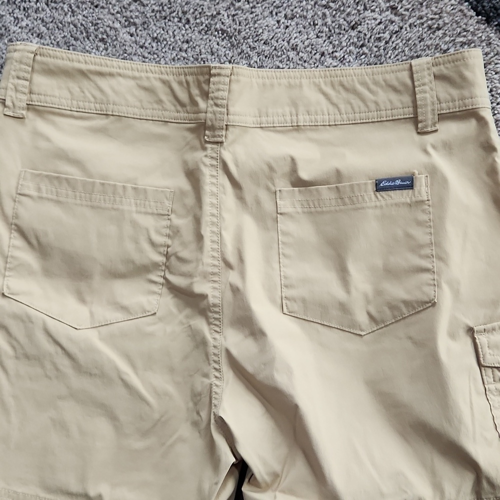 Eddie Bauer Light Tan Cargo Shorts - Picture 3 of 8